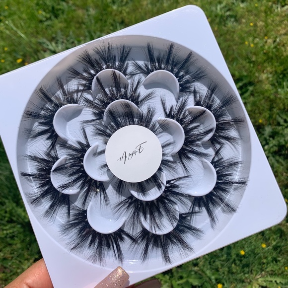 LAIBOUJTIQUE Other - MINK LASHES